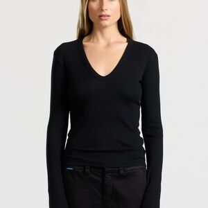 COTTON CITIZEN VERONA U-NECK SHIRT Classic Black V-Neck